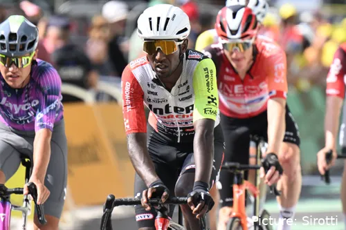 Biniam Girmay, 2.º en la etapa inaugural del Tour de France 2025