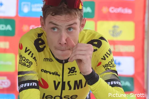 Jonas Vingegaard, haciendo rodillo tras una etapa de la Vuelta a España 2025