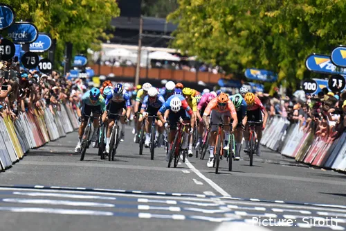 Esprint importante en el pelotón mundial de ciclismo.
