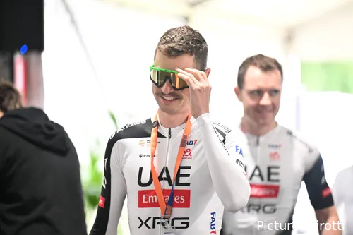 Jay Vine, estrella de UAE Team Emirates XRG, en el Tour Down Under 2026
