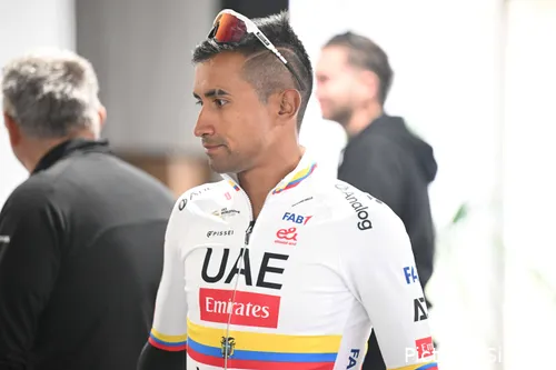 Jhonatan Narvaez, con el mailot de campeón de Ecuador y UAE