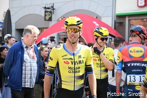 Christophe Laporte, antes de una carrera con el Team Visma | Lease a Bike