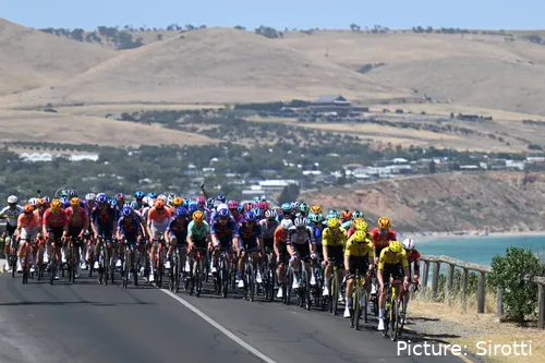 Pelotón en el Tour Down Under 2026