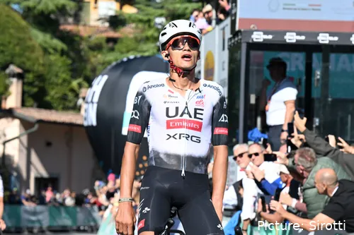 Isaac del Toro fue el más fuerte del dúo estelar en el UAE Tour