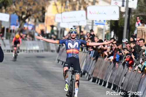 Iván Romeo, con el maillot de campeón de España de Movistar Team