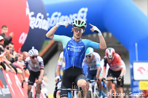 Paul Lapeira, celebrando una victoria.