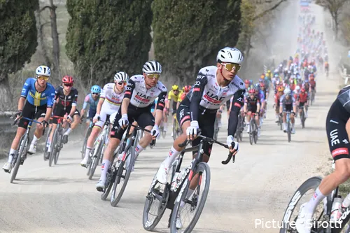 Isaac del Toro, ciclista de UAE