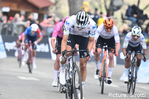 Javier Romo, en el final de la etapa 5 de Tirreno Adriático 2026.