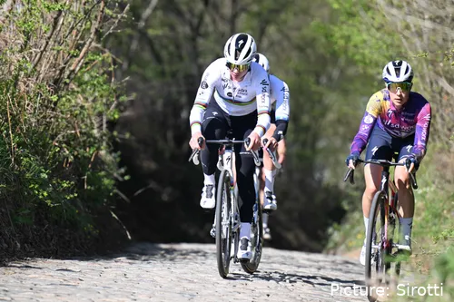 Kopecky y Van der Breggen, entrenando