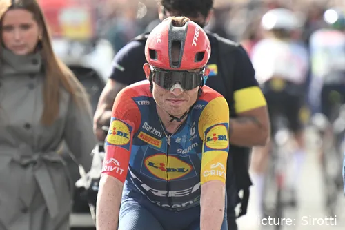 Mattias Skjelmose rozó la victoria en la Amstel Gold Race 2026.
