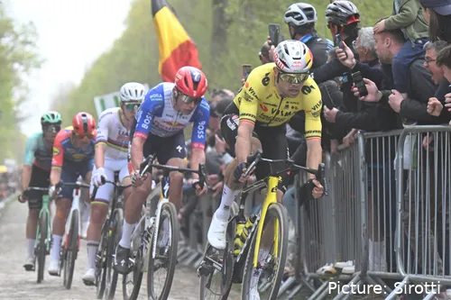 Wout Van Aert en la París-Roubaix 2026