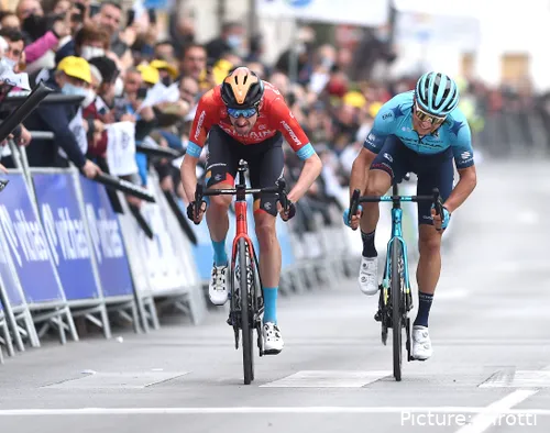 Wout Poels vai abandonar a Bahrain e passar a correr pela Astana em 2025.