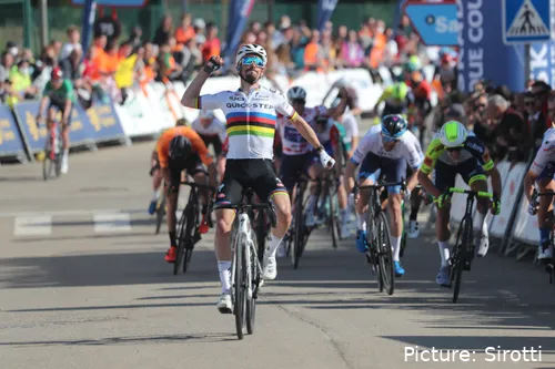 Alaphilippe envergou a camisola arco-íris durante dois anos seguidos na Quick-Step. @Sirotti