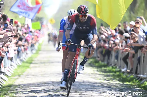 Filippo Ganna powers through Trouée d'Arenberg, 2022 Paris-Roubaix.&nbsp;@Sirotti