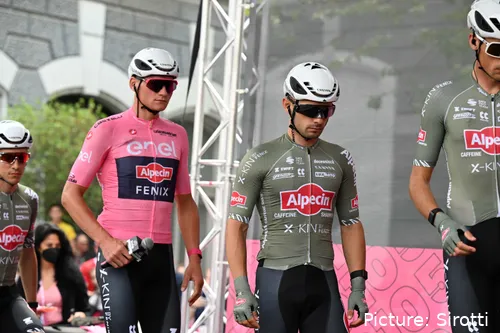 Mathieu van der Poel and Jakub Mareczko at the start of stage three