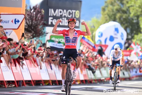 Remco Evenepoel wins stage 18 to Alto del Piornal, his first stage win in a Grand Tour outside of time-trials