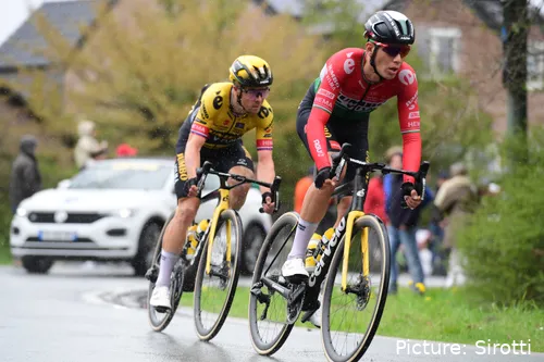 For a long time, Valter immersed himself in domestique work for star leaders at Visma