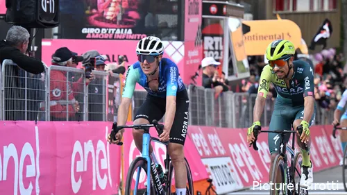 Ben O'Connor foi dos poucos a responder a um ataque de Tadej Pogacar na Volta a Itália de 2024