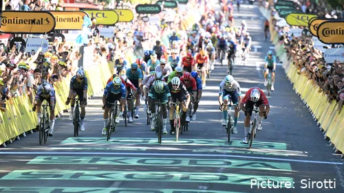 Jasper Philipsen fora 2º na etapa 6 do Tour, apenas atrás de Dylan Groenewegen. Com a desclassificação, esse resultado passou para Biniam Girmay