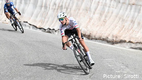 João Almeida desce o Coldu Galibier após trabalhar para Pogacar na subida