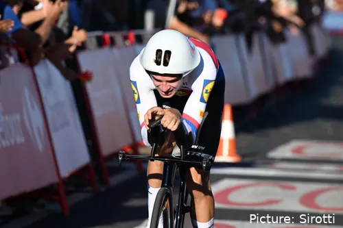A queda de Matthias Vacek, causada por um espetador foi uma das incidências que marcou um dia bastante monótono