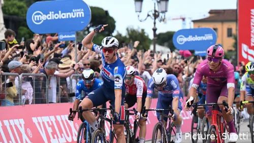 O pai de Jasper Philipsen admite que Tim Merlier é mais forte num sprint em corrida controlada