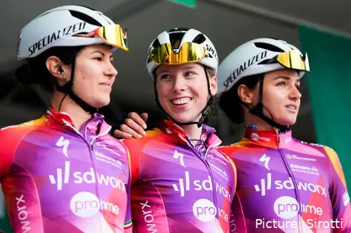 Lorena Wiebes, Elena Cecchini e Chantal van den Broek-Blaak da SD Worx