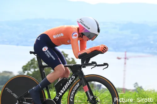 Demi Vollering procura o ouro na estrada depois da prata no contrarrelógio!