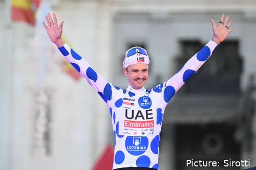 Jay Vine dá-se bem com os ares da Vuelta, tendo ganho 2 etapas em 2022, a classificação da montanha em 2024 e nova etapa este ano