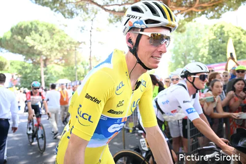 Romain Bardet concretizou o sonho de vestir a Camisola Amarela na Volta a França o ano passado