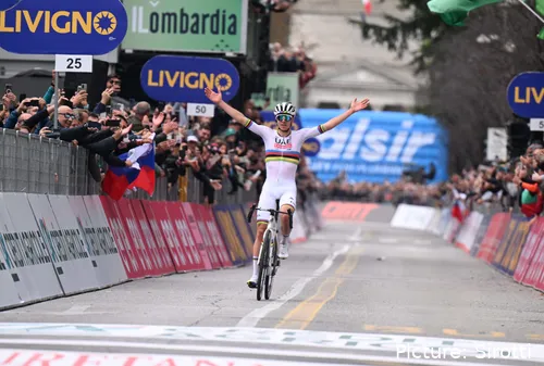 Tadej Pogacar conquistou a Il Lombardia pelo quarto ano consecutivo