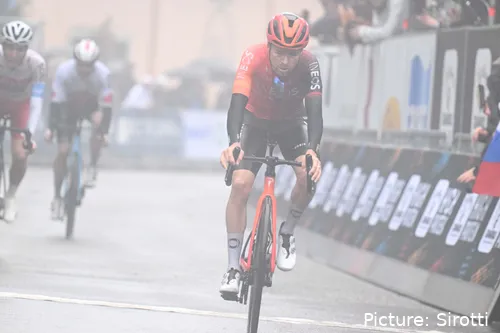 Tom Pidcock termina o Giro dell'Emilia em segundo lugar. @Sirotti