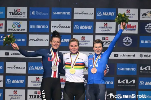 Há uma semana atrás Kopecky conquistou o Ouro nos Mundiais de estrada. Hoje, ficou-se pela Prata no gravel.