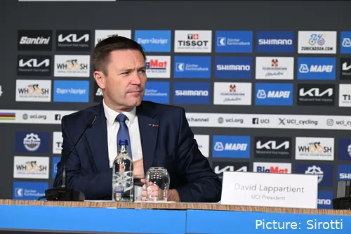 Na imagem temos David Lappartient, presidente da UCI.