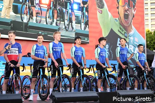 A Decathlon AG2R estava em alta em 2024