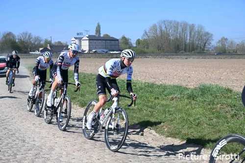 António Morgado durante o reconhecimento da Paris-Roubaix 2025