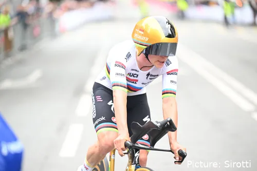 Could we see Evenepoel in yellow?