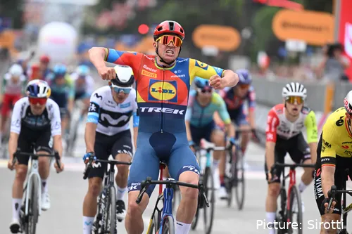 Mads Pedersen chegou ontem à 55ª vitória na carreira, a nona em 2025