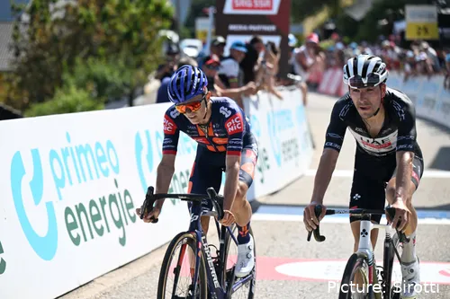 João Almeida venceu 3 etapas na Volta à Suíça... aqui perdeu a que poderia ter sido a quarta vitória por meia roda para Oscar Onley