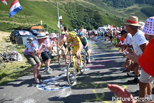 Ben Healy de Camisola Amarela no Tour 2025