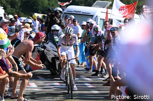 Pogacar afundou Vingegaard no Hautacam