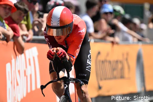 Geraint Thomas on a time trial bike