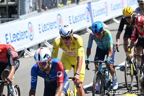 Mathieu van der Poel já venceu uma etapa e foi Camisola Amarela duas vezes durante a Volta a França 2025.