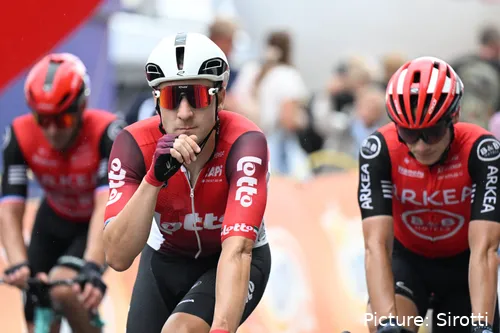 The chance of a lifetime for Elia Viviani? @Sirotti