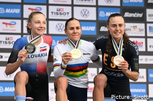 Celia Gery, Viktória Chladoňová, Paula Blasi