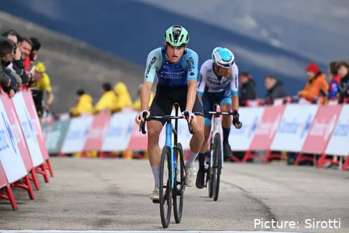 Felix Gall in action at the 2025 Vuelta a Espana