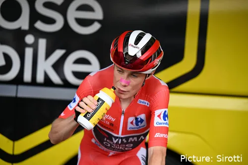 Jonas Vingegaard will arrive to the foot of Bola del Mundo with 44 seconds on Almeida