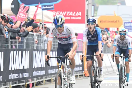 Embora não tenha vencido, Giulio Pellizzari não passou despercebido na Volta a Itália de 2025.&nbsp;