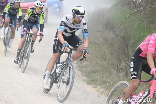 Davide Cimolai despede-se do ciclismo com as cores da Movistar