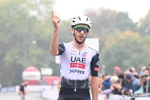 Adam Yates encerrou a época com uma bela vitória no Trofeo Tessile &amp; Moda